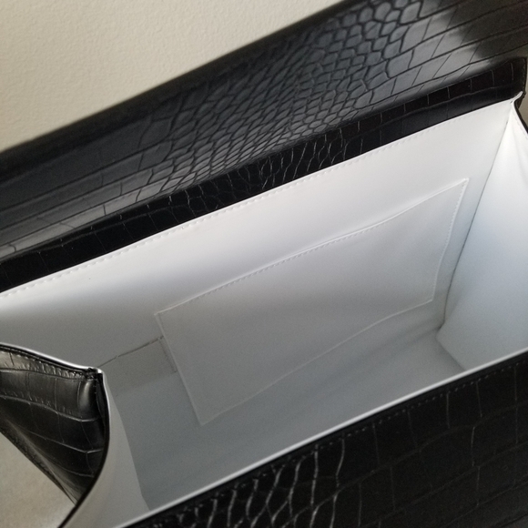 Modern Picnic Large Luncher in Black Faux Crocodile - Picture 10 of 15